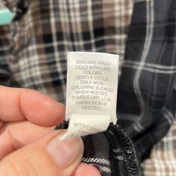 J.Jill Long Multi Plaid Button Down Blouse Tan Black White Size Medium Petite - Picture 14 of 14